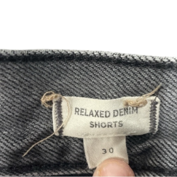 Madewell Relaxed Black Denim But Fly Shorts size 30 - Picture 4 of 4